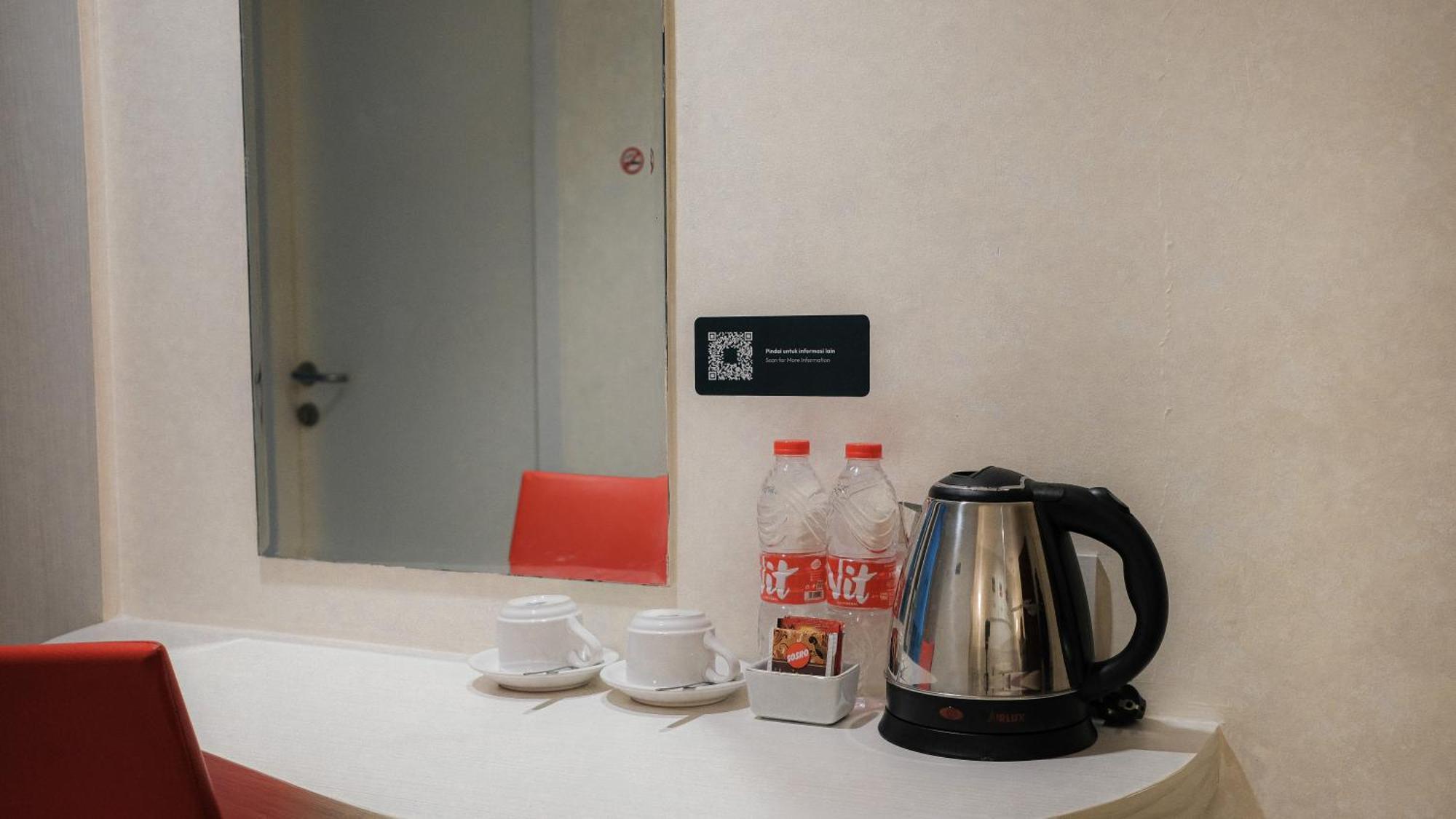 The Win Hotel Surabaja Zewnętrze zdjęcie